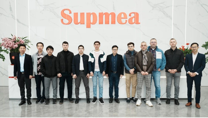 今天，美仪来了好多“老外”